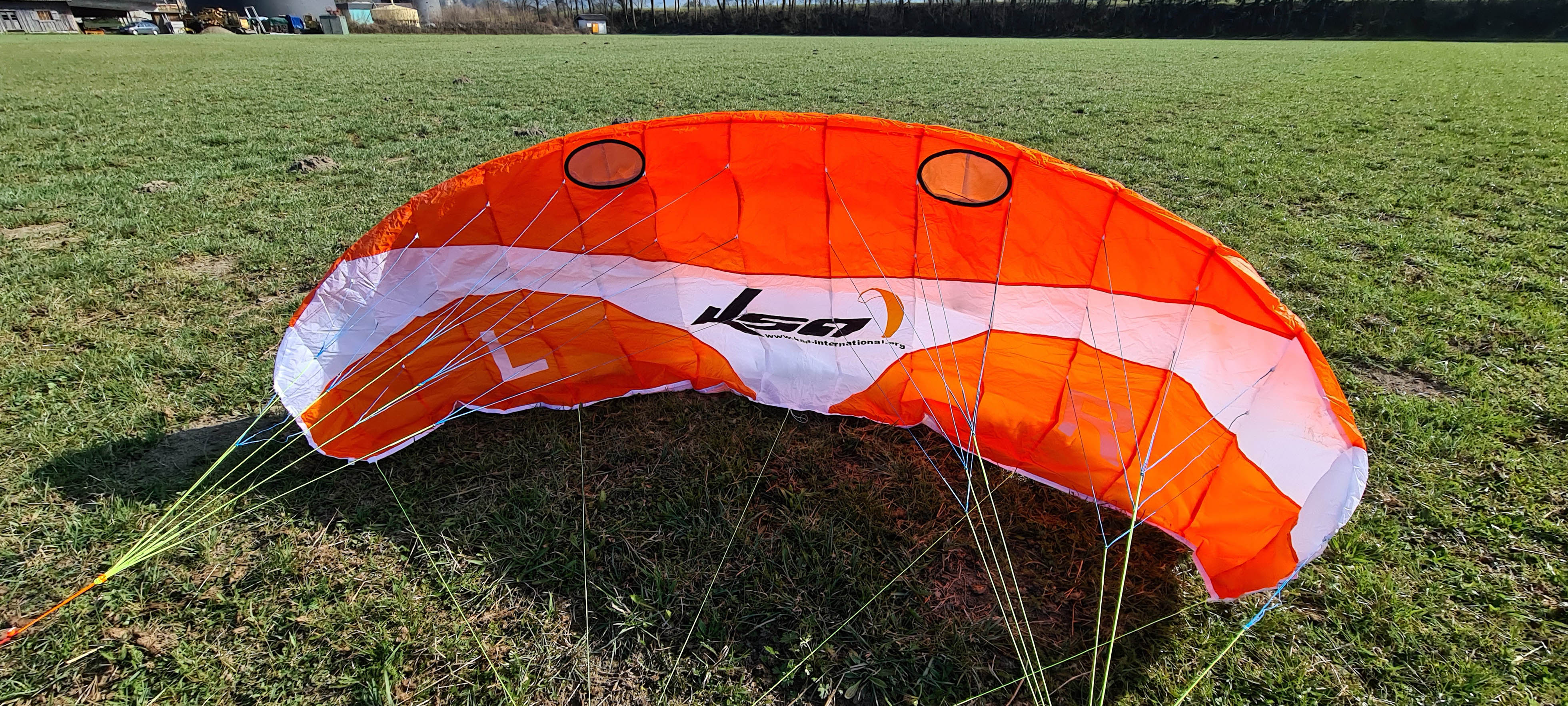 2020-03-28-15-15-25 Softkite HQ Hydra 300 - Trainerkite, Trainingskite, Kite